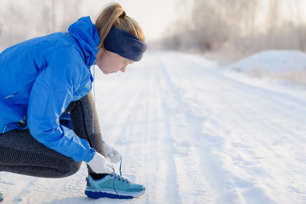 Correr en invierno con ropa adecuada.
