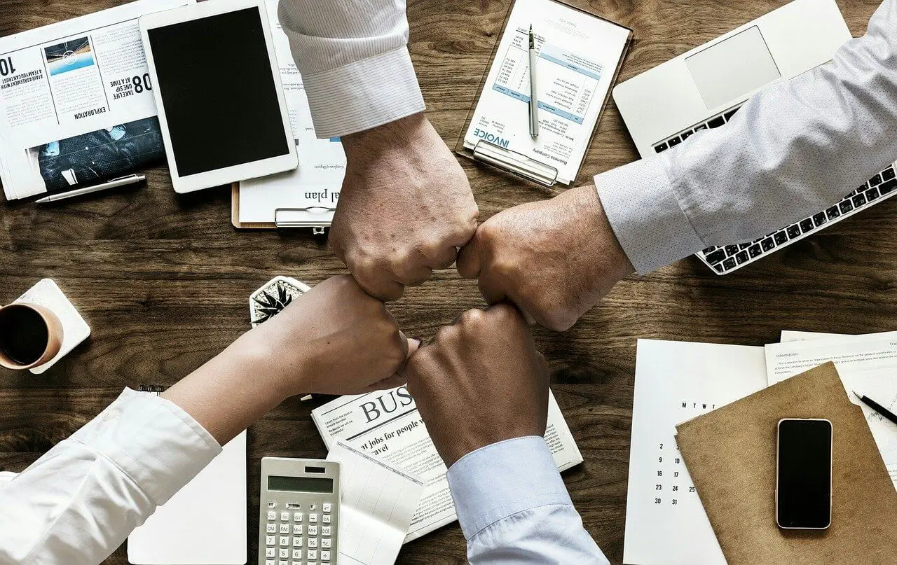 Trabalho em equipe para superar a síndrome de Procusto.
