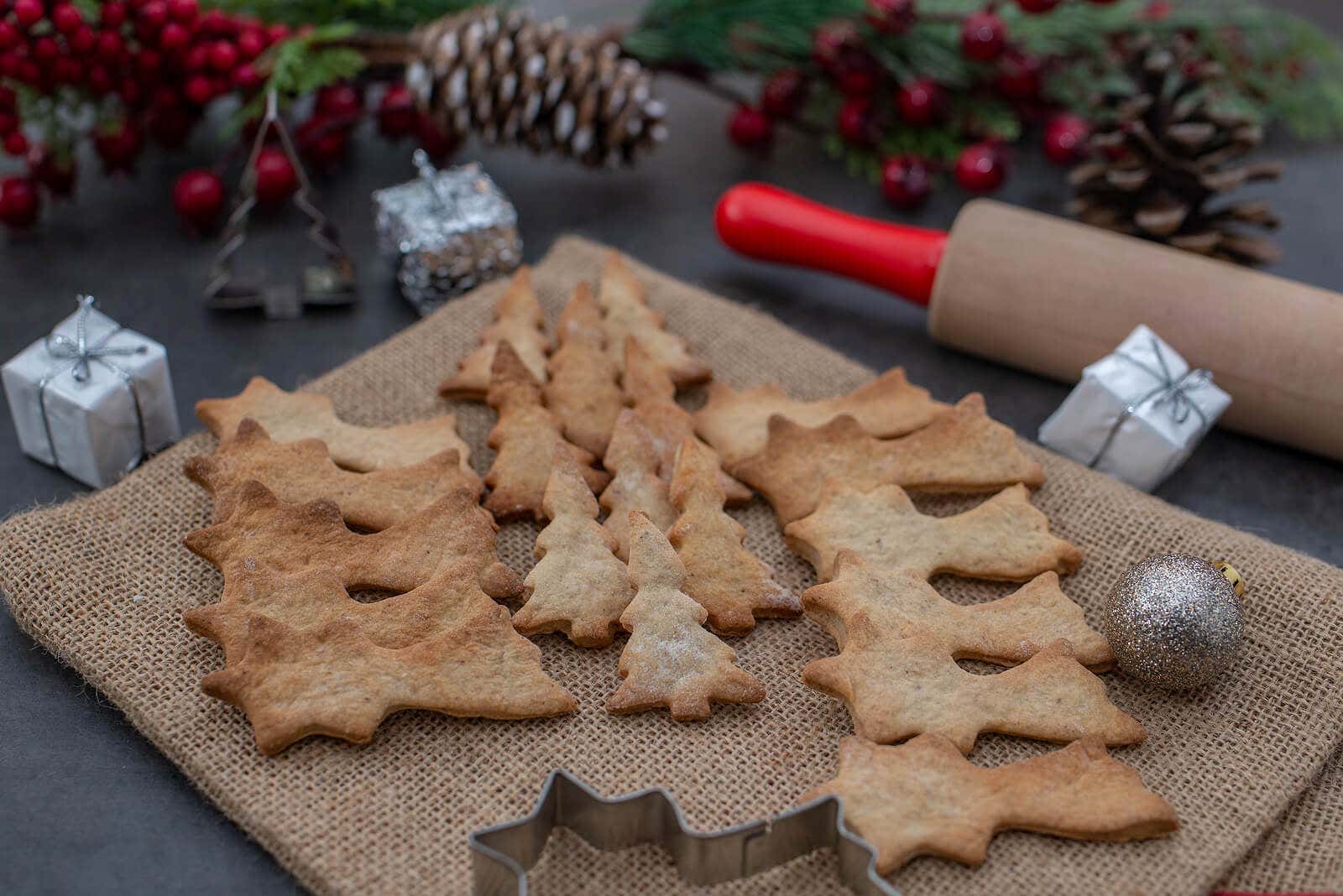 Biscuits de Noël de type spéculoos.