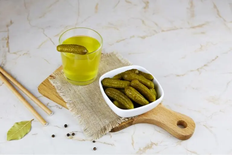 Jugo de pepinillo para la resaca: ¿realmente funciona?