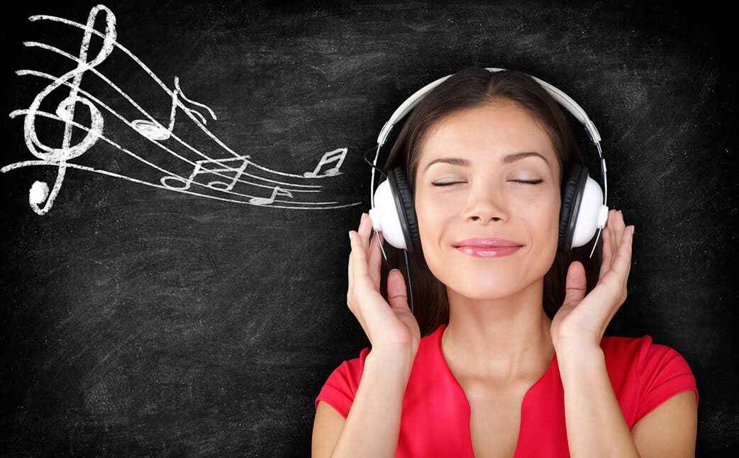 Mujer con síndrome del oído musical.