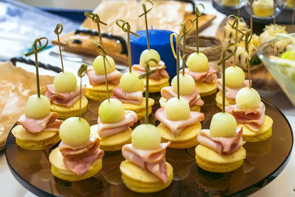 Canapés de galletas saladas caseras