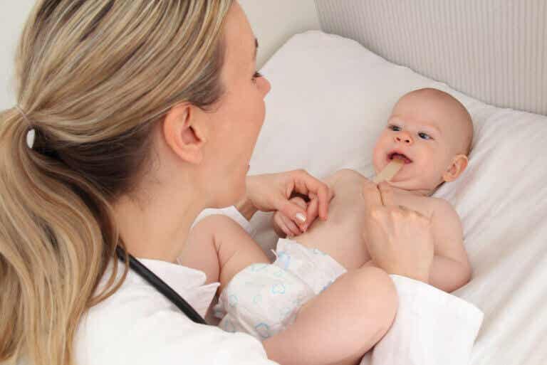 Lazo labial en bebés: síntomas y tratamiento