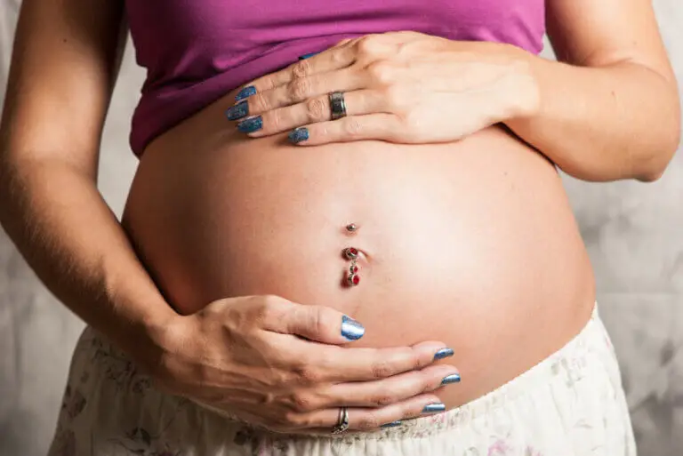 «Piercing» en el ombligo y embarazo: lo que debo saber