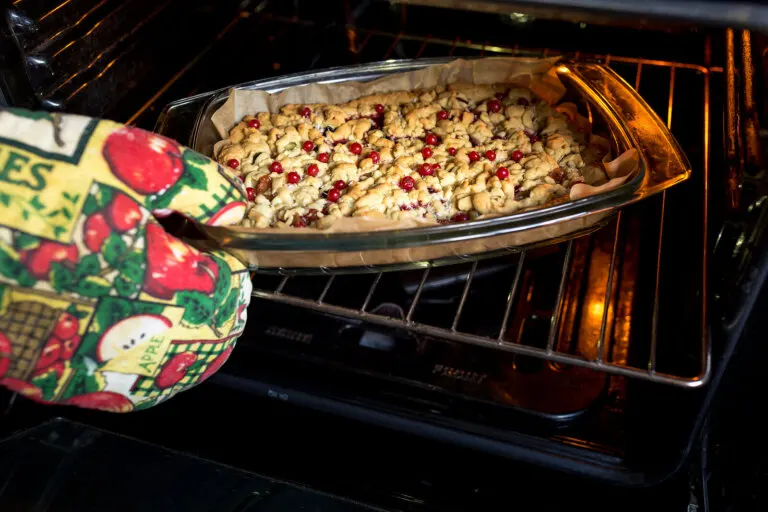7 irresistibles recetas de postres con frutos rojos para Navidad