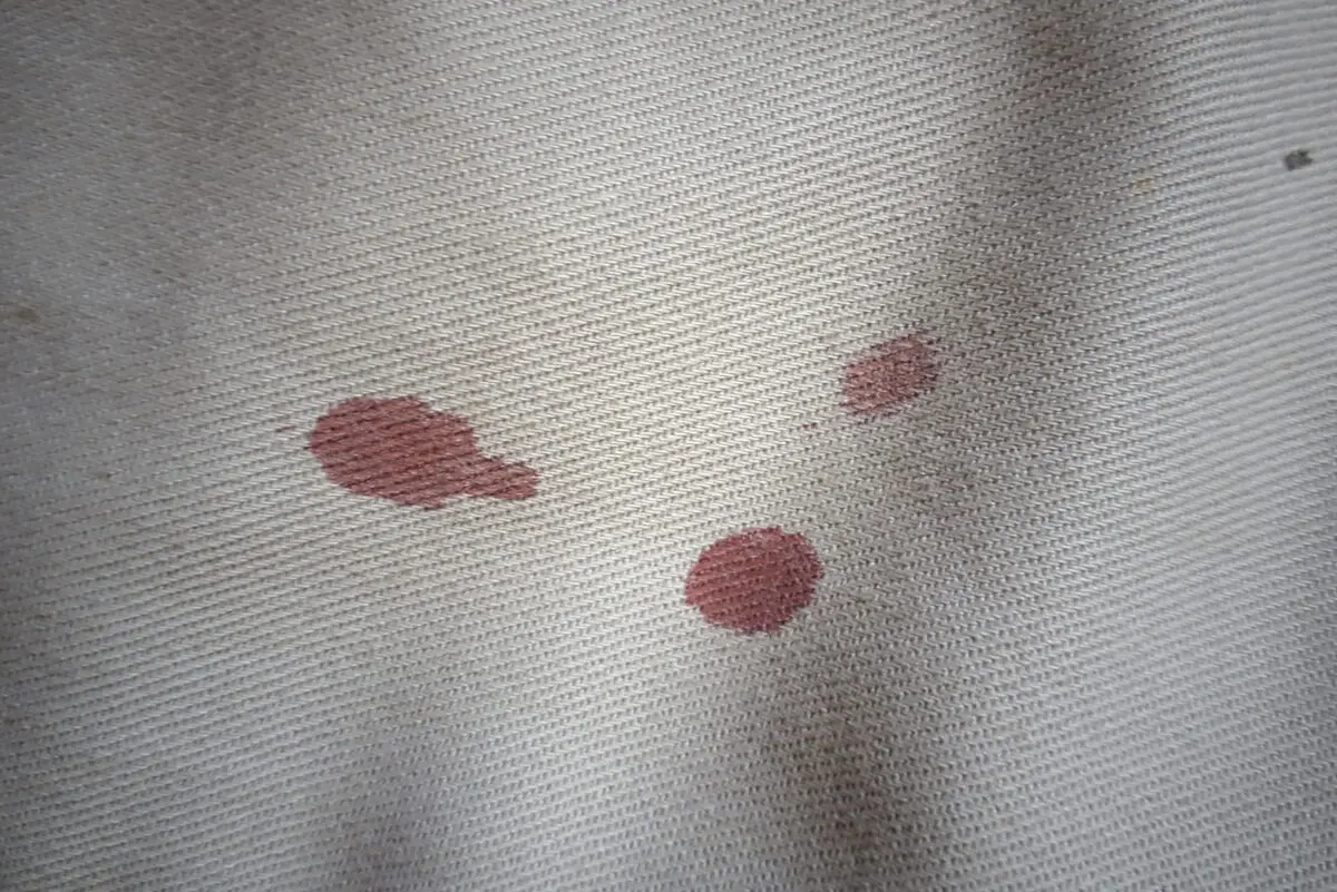 Las aspirinas para lavar manchas de sangre