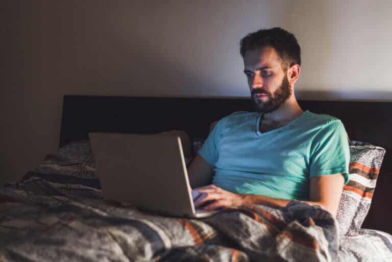 6 desventajas de trabajar desde la cama