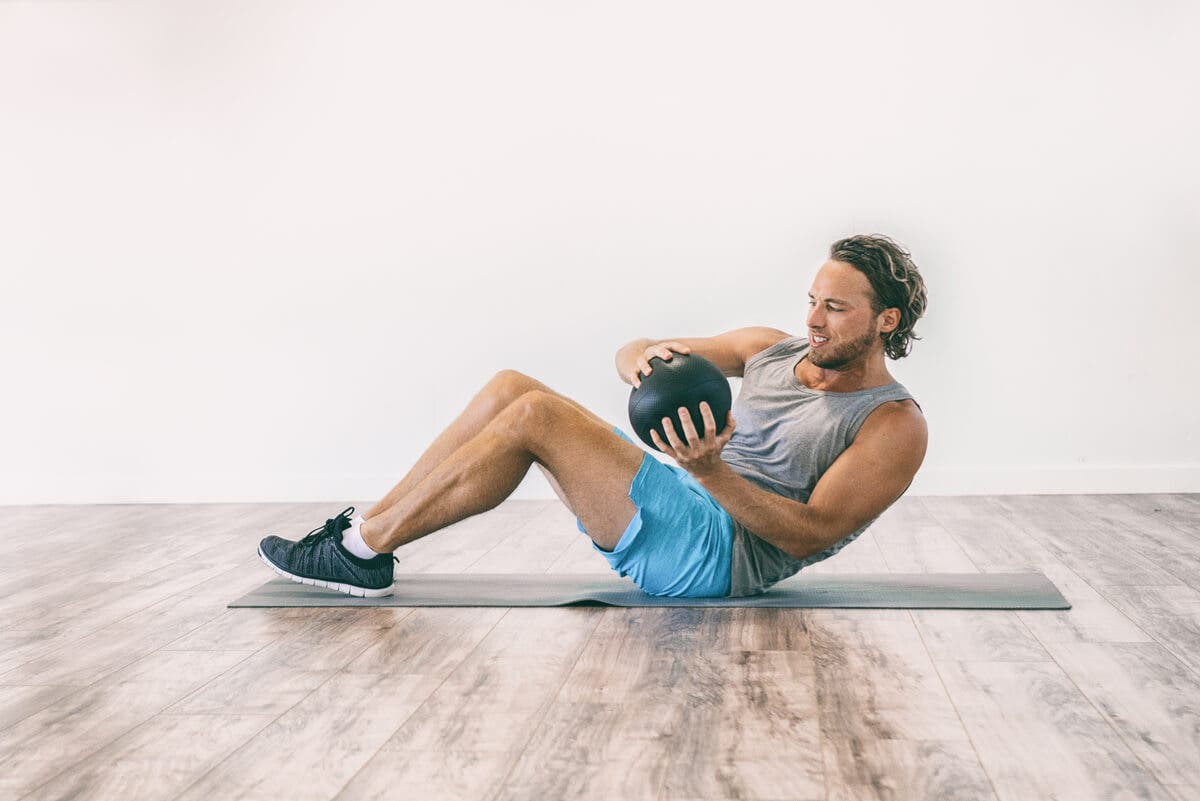 Abdominales con slam ball.