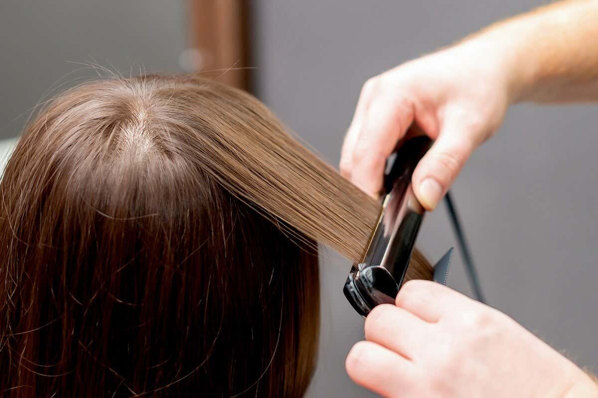 ¿Cómo funcionan los tratamientos de alisado del cabello?