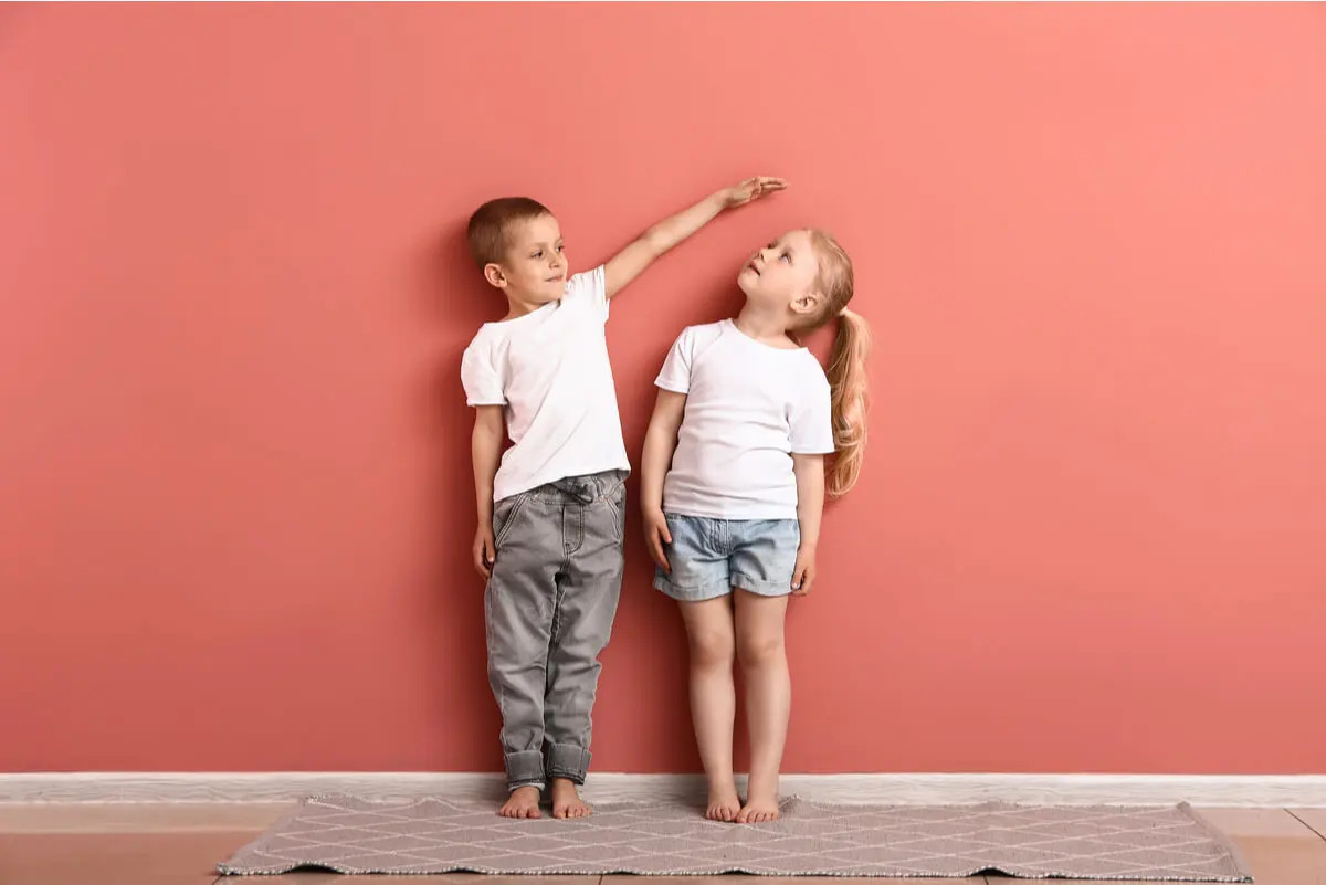 Niño y niña.