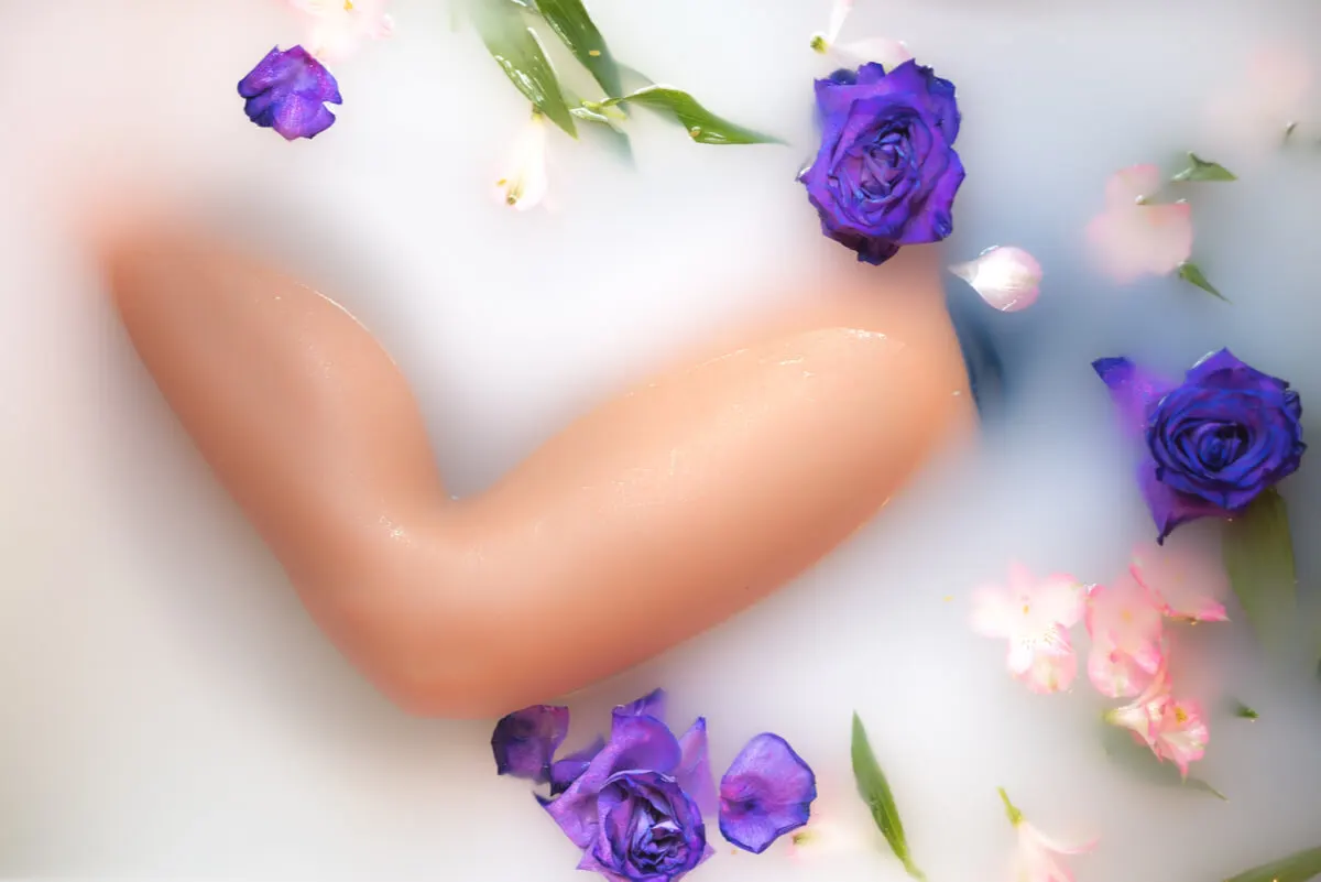 Baño de leche con flores.
