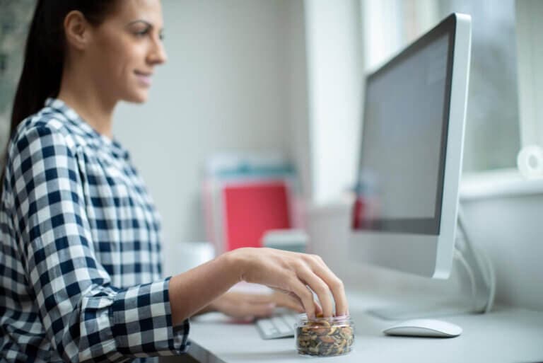 ¿Cómo evitar el picoteo mientras teletrabajas?