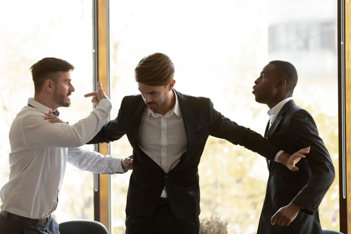Las señales de que ya no estás enamorado incluyen las peleas frecuentes