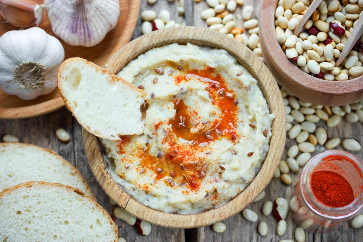 Hummus de frijoles blancos.