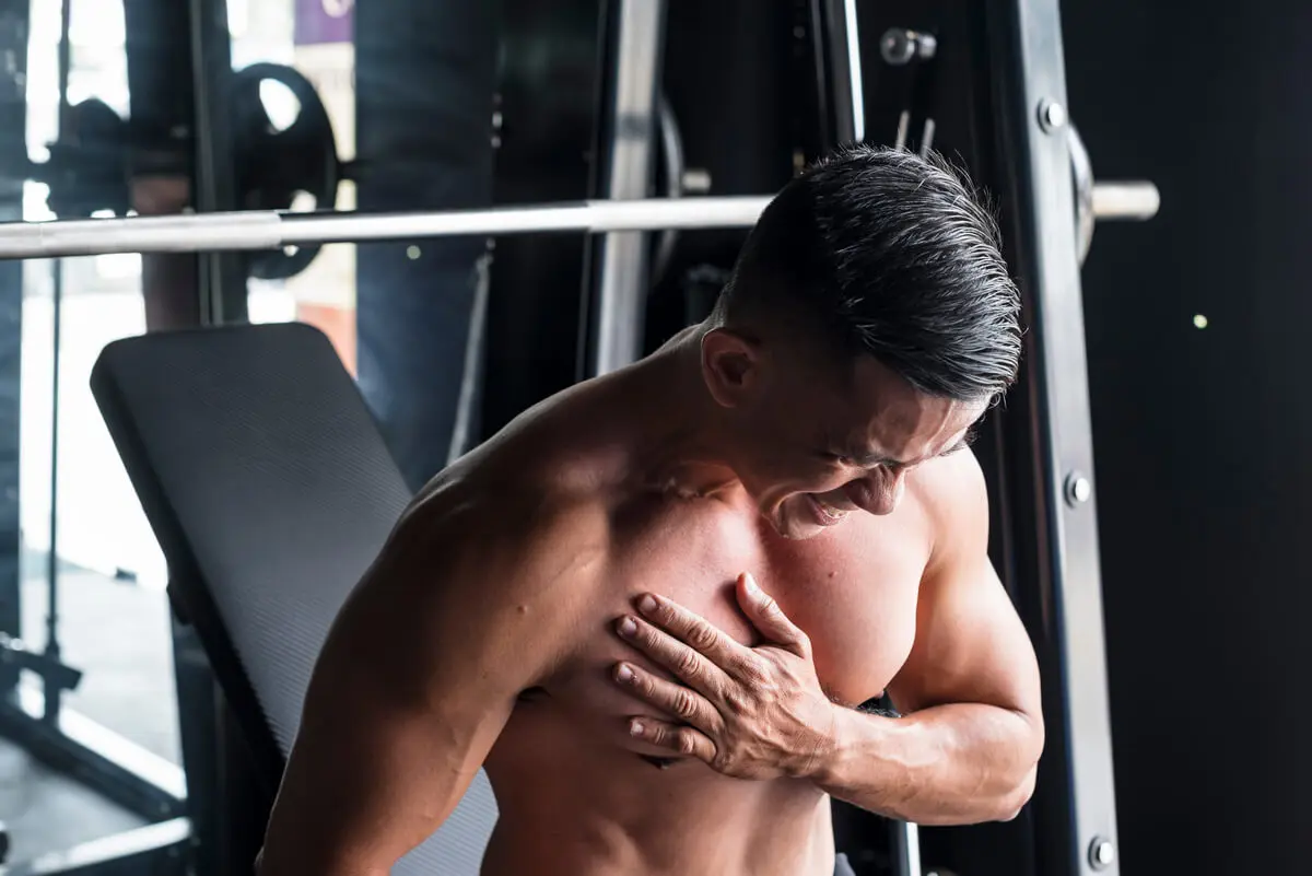 Pare de se exercitar para prevenir a bursite no ombro.