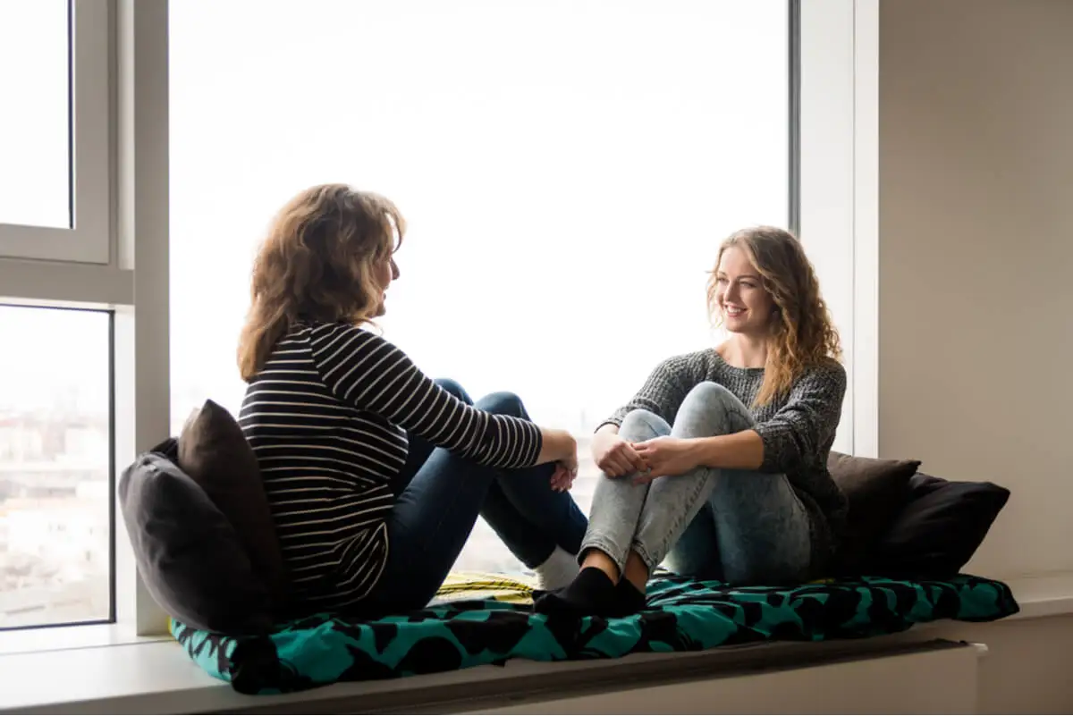 La mère soutient la grossesse chez les adolescentes.