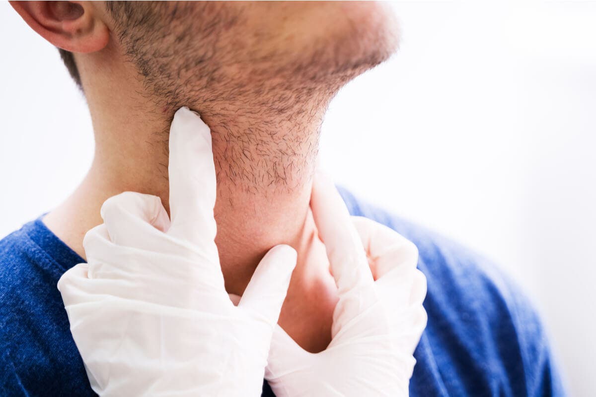 Revisación médica por posible infección de las glándulas salivales.