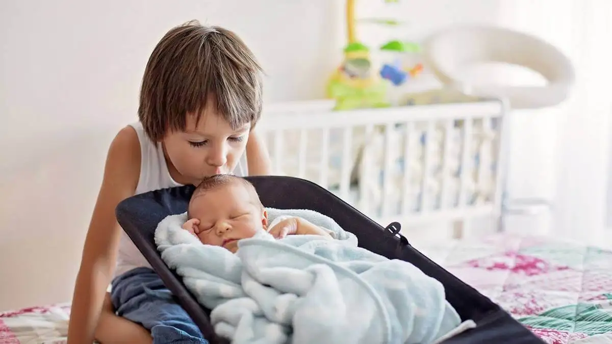 Consejos para enseñar a tu hijo a ser buen hermano.