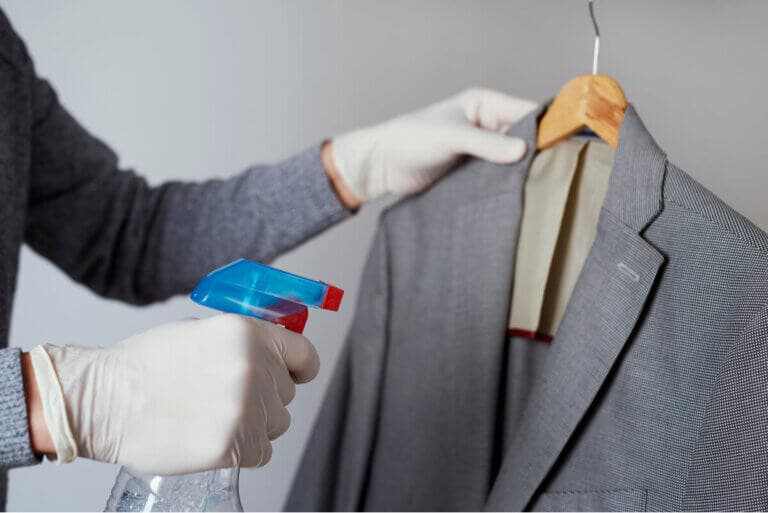 Cómo hacer un spray casero para las arrugas de la ropa
