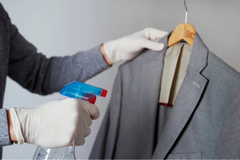 Cómo hacer un spray casero para las arrugas de la ropa