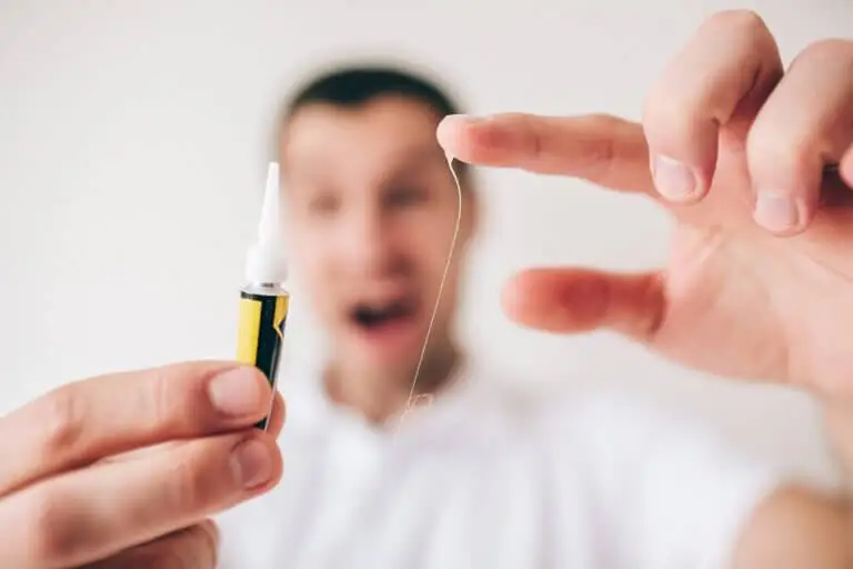 ¿Cómo quitar Super Glue de la piel?