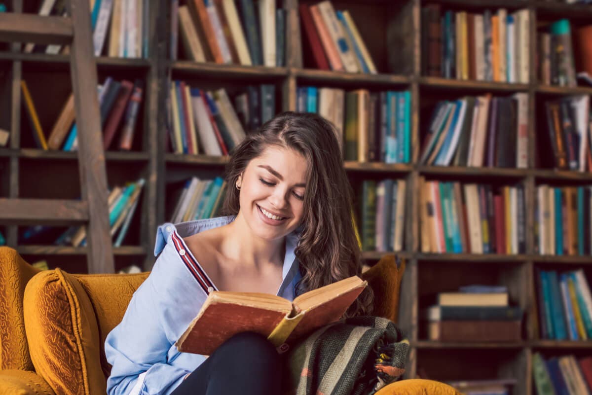 Biblioteca es un objeto de decoración común.