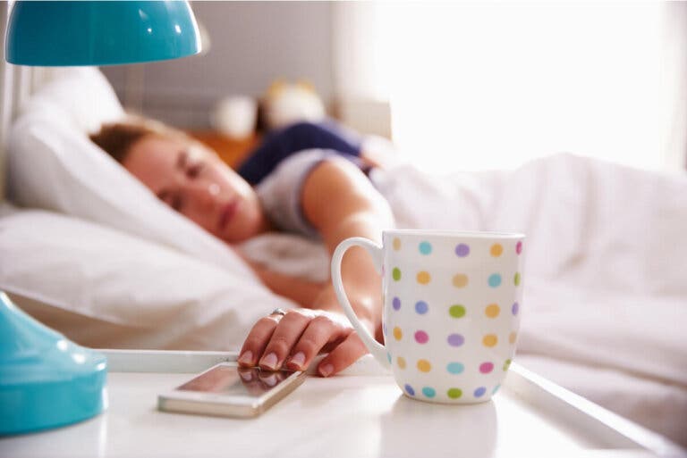 7 motivos para dejar de usar tu teléfono celular como despertador