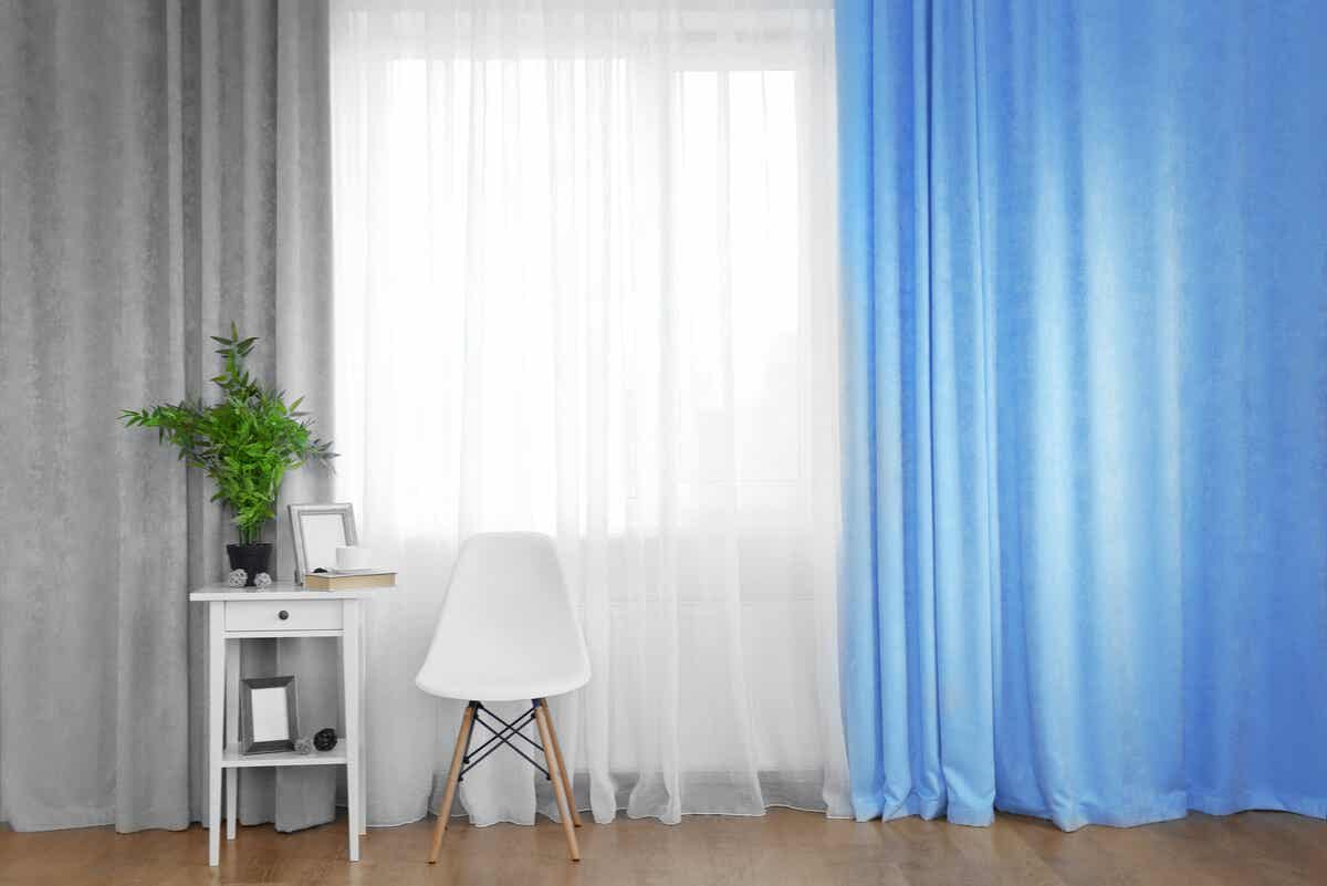Dubbla gardiner gör att du kan variera ljusets passage på sommaren och vintern.
