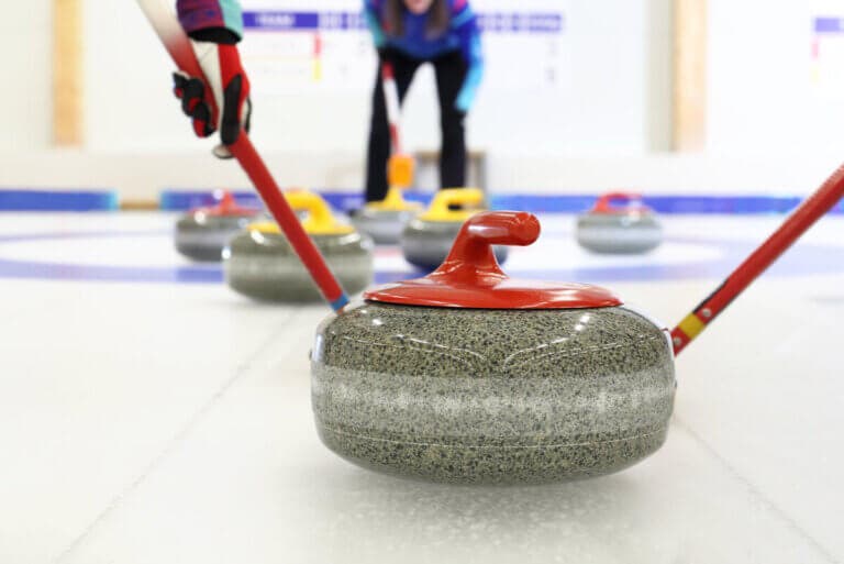Curling: lo que debes saber sobre este deporte invernal