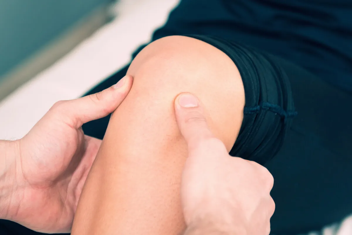 Revisión médica de clonus de rodilla.