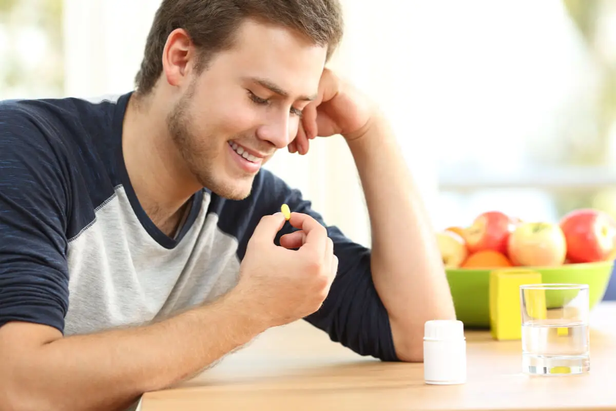 5-HTP - Mann mit einer Pille