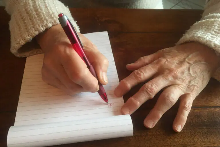 Callo del escritor: ¿por qué aparece y cómo tratarlo?