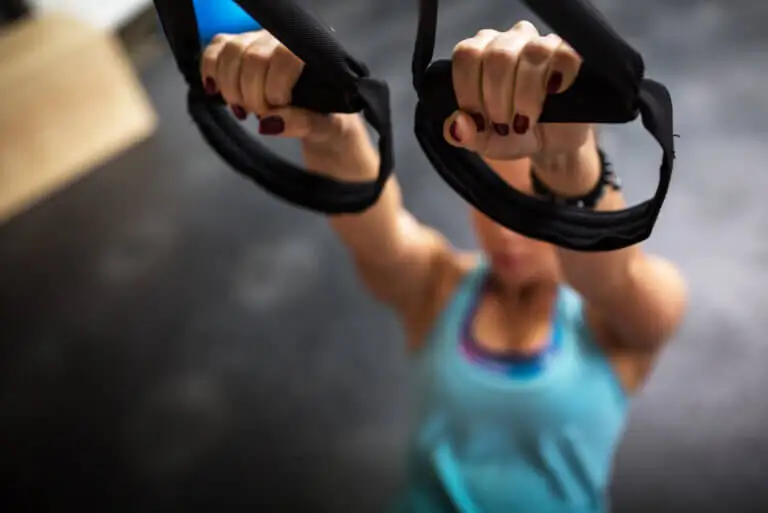 Entrenamiento en suspensión o TRX: beneficios y ejercicios para practicar
