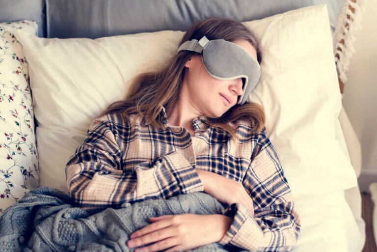 ¿Cuáles son los beneficios de utilizar un antifaz para dormir?