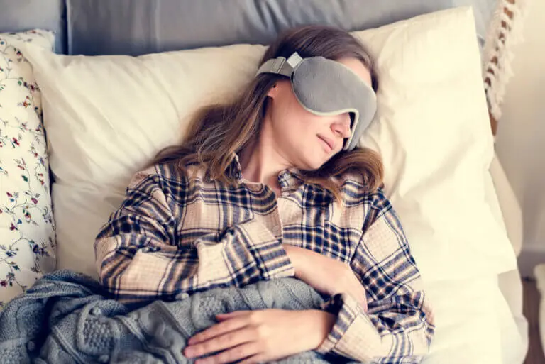 ¿Cuáles son los beneficios de utilizar un antifaz para dormir?