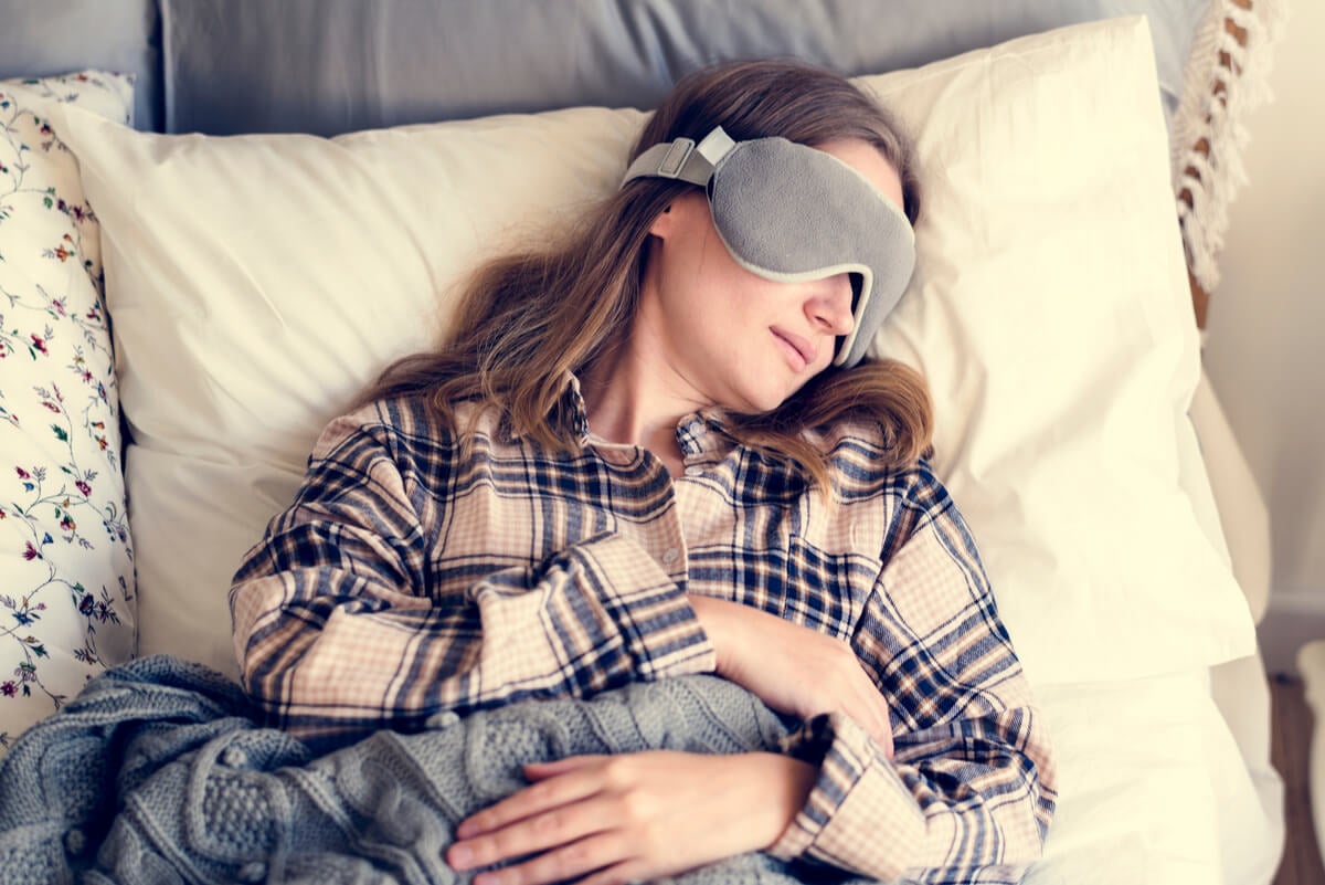 Por qué deberías usar un antifaz para dormir: esto dice la ciencia