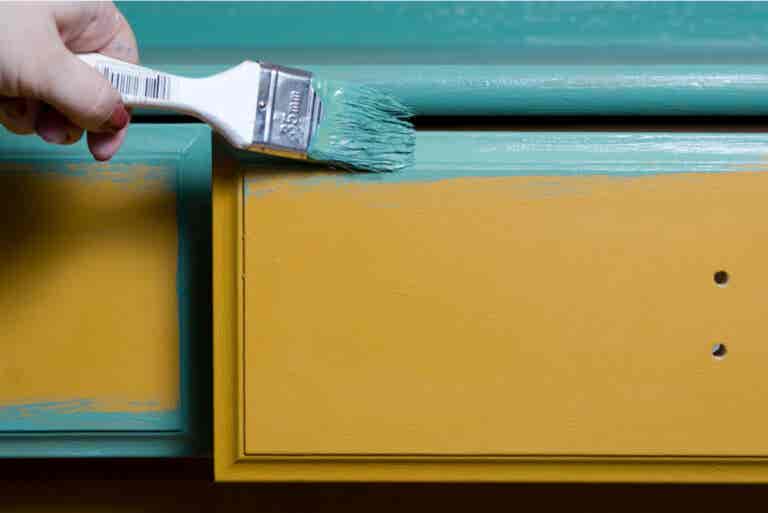 Pintar muebles de madera: cómo hacerlo y algunos consejos