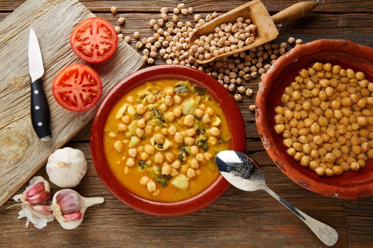 Potaje de garbanzos con espinacas
