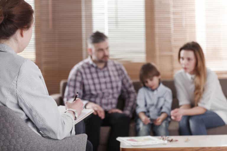 ¿Cuándo es necesario acudir a terapia familiar?