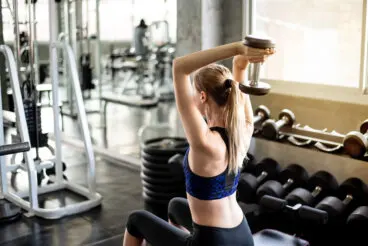 Los mejores ejercicios de tríceps para fortalecer los brazos