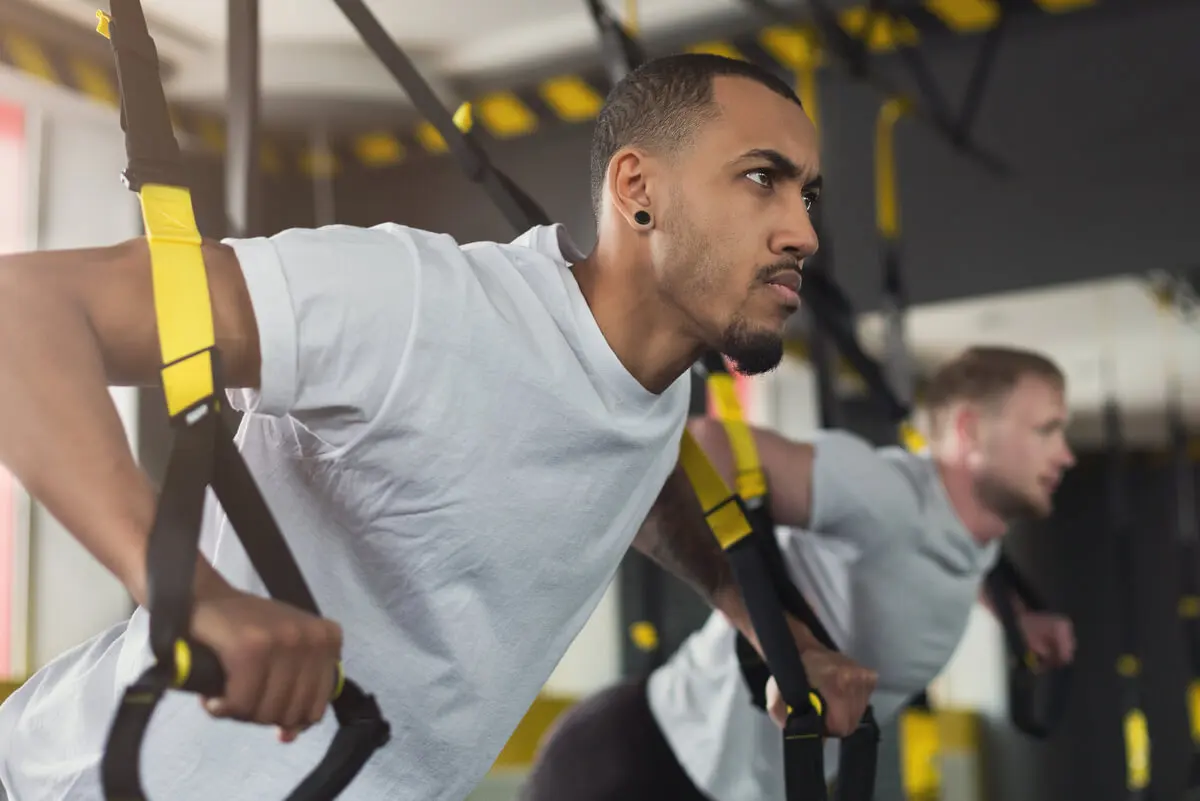 Entrenamiento en suspensión o TRX mejora el equilibrio.