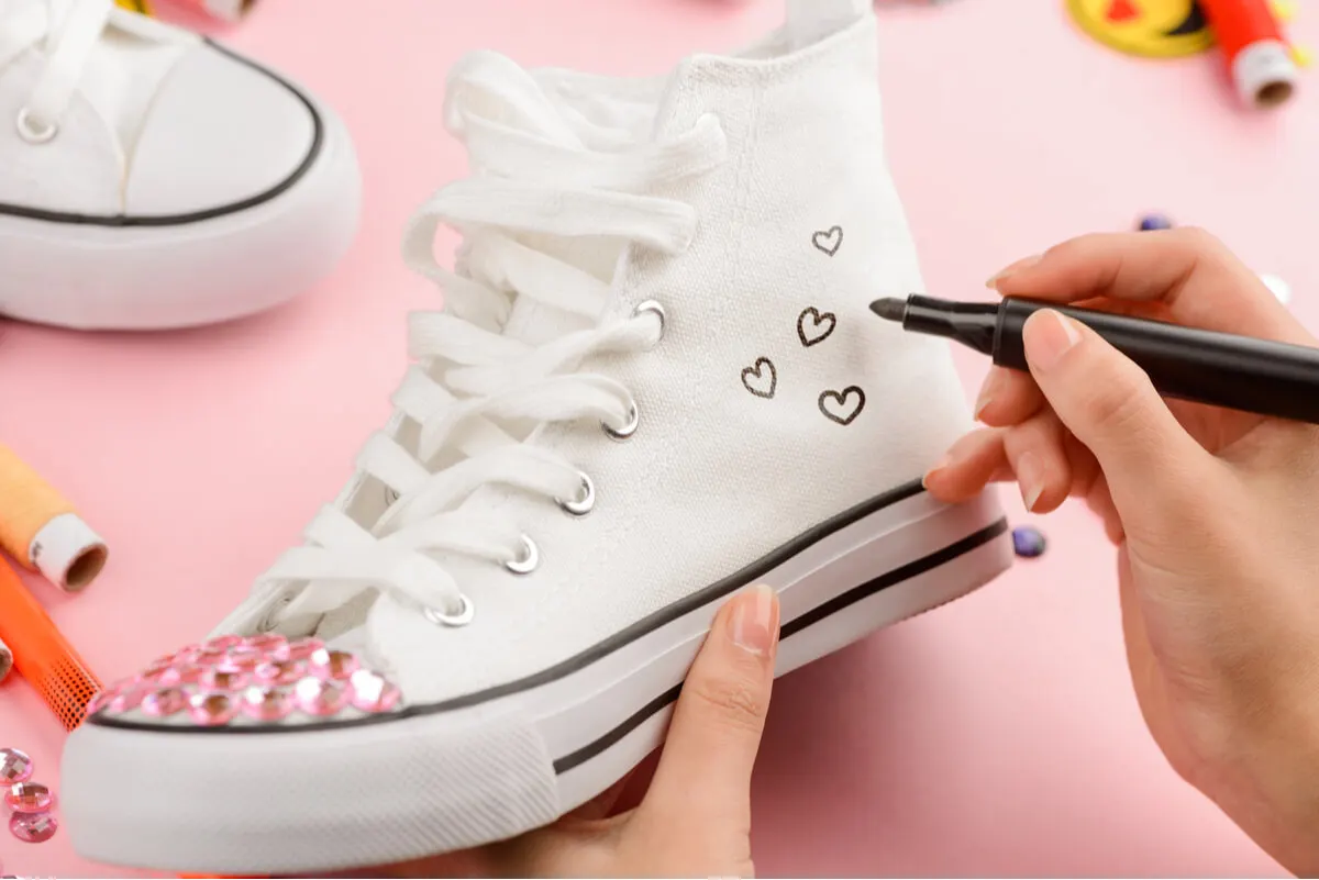 Personalizar las zapatillas para reciclar.