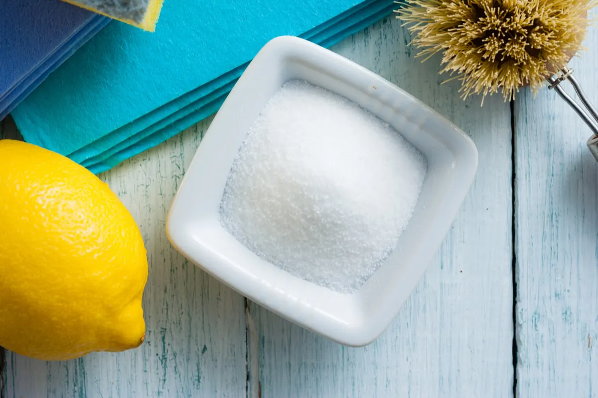 Limpieza de la cocina con productos naturales.
