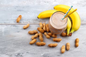 Cómo hacer un batido energético de banana y mantequilla de maní