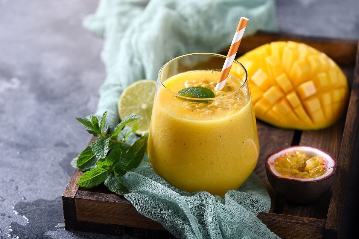 Batido de papaya, piña y mango