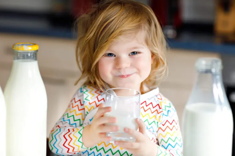 ¿Dar leche de cabra a un bebé es saludable?