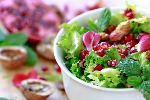 Ensalada de escarola con granada: receta fácil y rápida