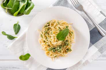 Receta de espaguetis con espinacas y queso