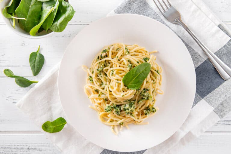 Receta de espaguetis con espinacas y queso