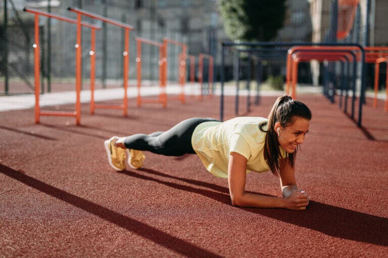 Planchas isométricas: beneficios y cómo realizarlas